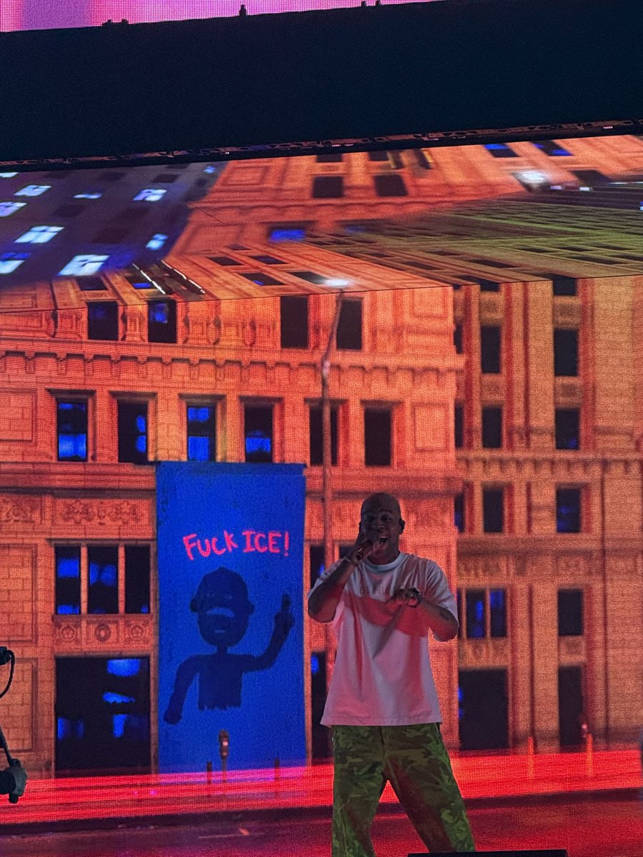 winterluungs's tweet photo. I know that’s fuckin right @KiDCuDi #fuckice https://t.co/vko3f8cdkv