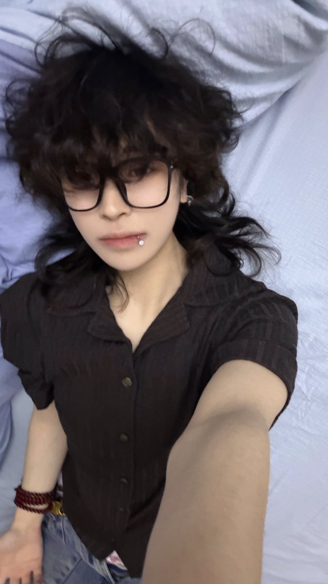 huggy007iss's tweet image. 女 端瓦 没有腿照 长得像炼狱 声音像KO 激动和破防的时候会有尖叫 人菜瘾大 智商超低有没有人一起玩 评论我加你 #le #wlw #ttl