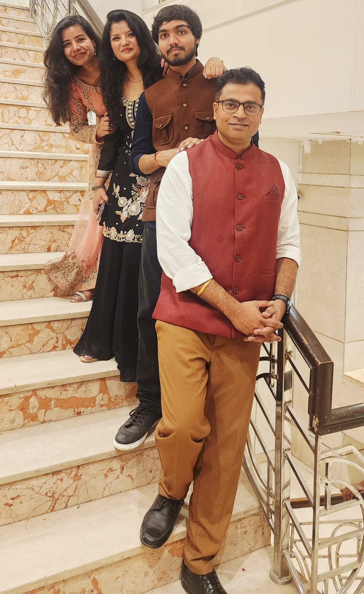 airexpertindia's tweet image. A team that celebrates together, stays together ❤️
.
.
#deepakwedding #teamcelebration #workfamily #weddingvibes #airexpertindia #squadgoals