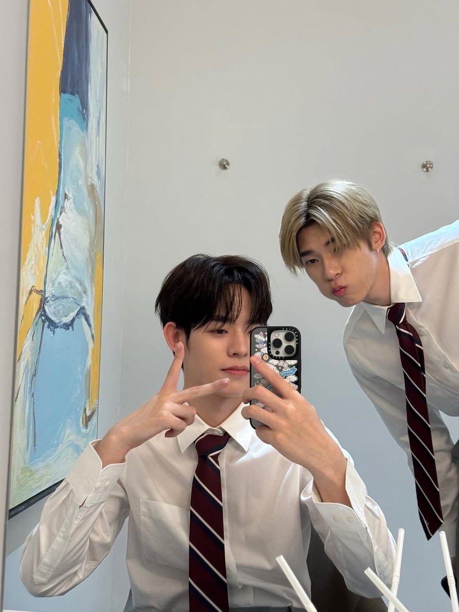 sara ᯓ𖦹 tweet media