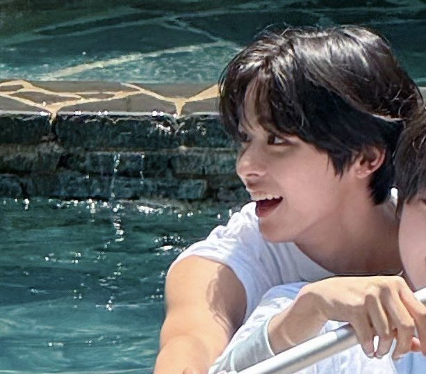 riri..𖧧 tweet media