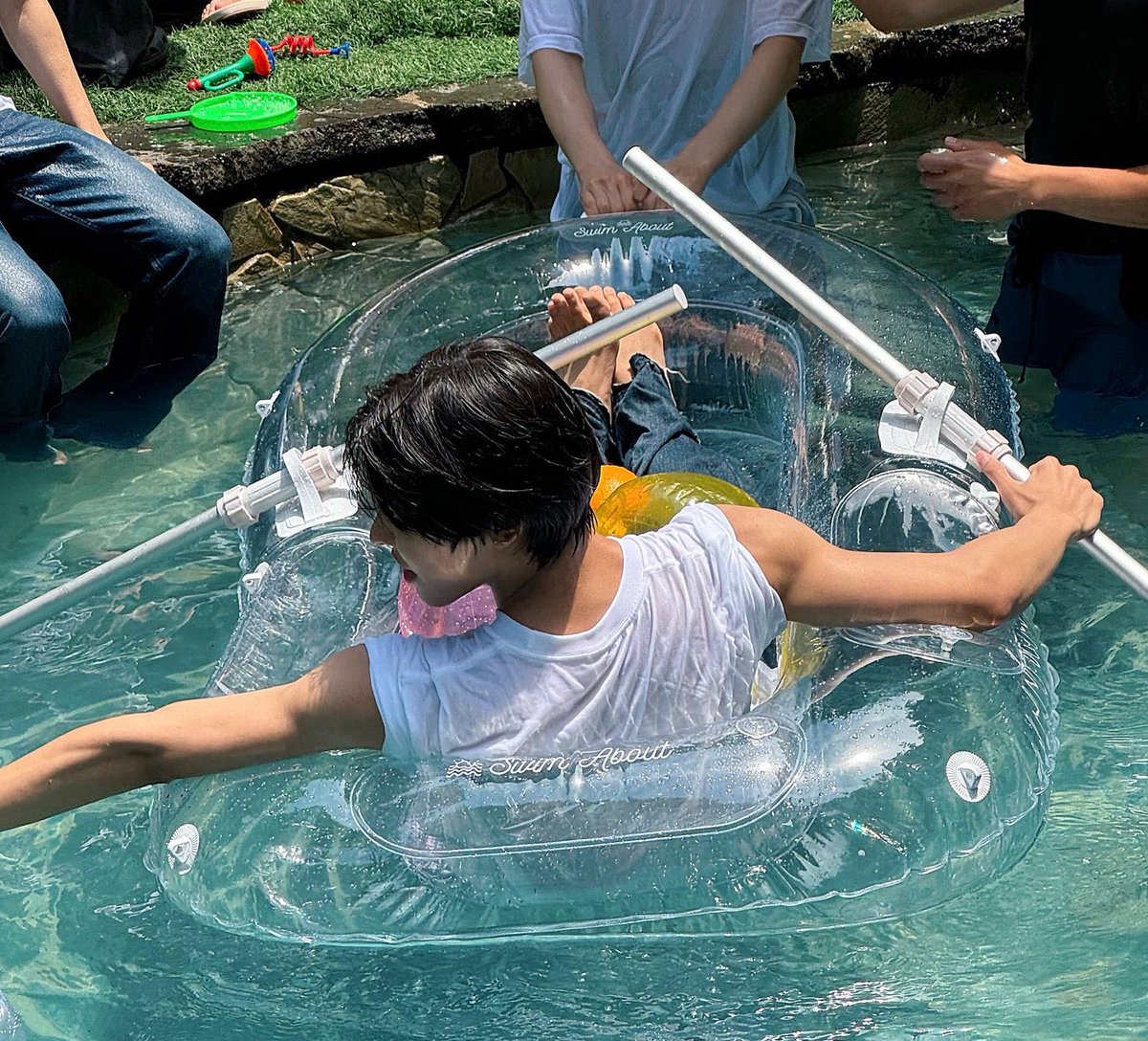 riri..𖧧 tweet media