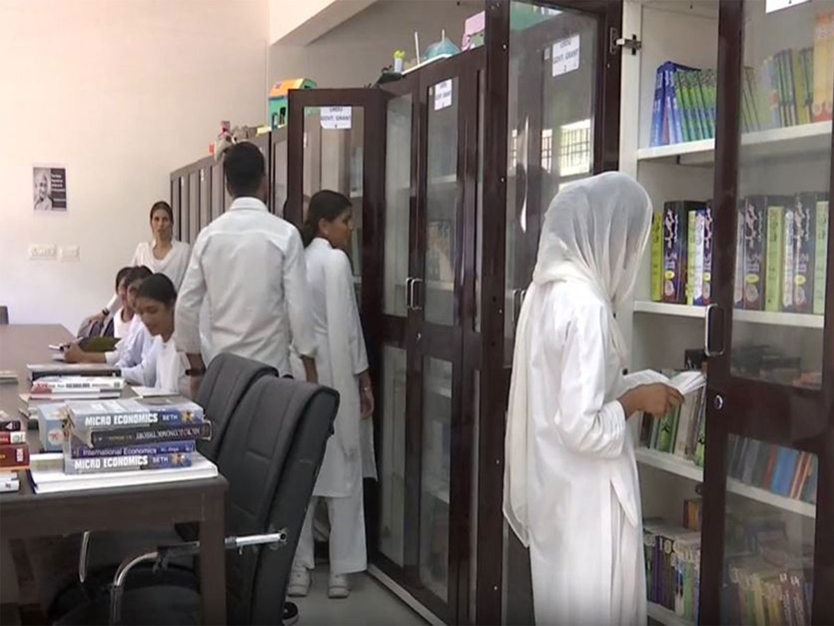 DarKoshal's tweet image. With modern classrooms, a well-equipped library, and sports facilities, #GovernmentDegreeCollegeKalakote is transforming the educational landscape in remote areas of J&amp;amp;K. Development is reaching every corner. 

#Progress