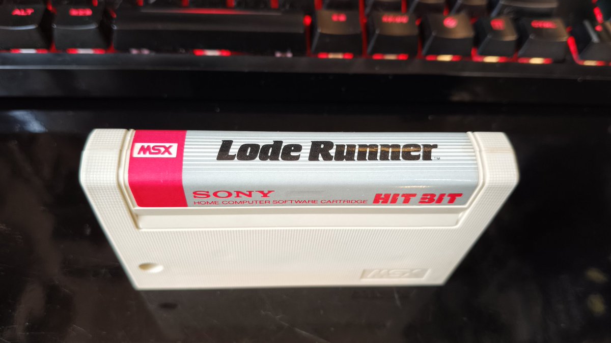 asapu10's tweet image. ヨーシ！
MSXのゲーム【Lode Runner】をオクり人いたしましたぞ〜！
これで、I,IIが揃った。
あとはチャンピオンシップか……（ぇ

さて、外装清掃と端子清掃は完璧に終わらせたぜ…
次は起動確認だな〜。
(*´艸｀*)

＃レゲー
#MSX