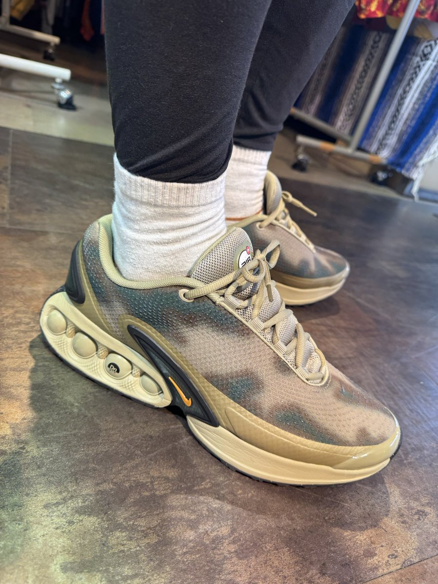 mirage029's tweet image. Today's 👕👟🧢

✋死柄木弔セットアップ👐
#supreme #undercover 
🦆エアマックスDN🦆
#nike 
👑キングボコ👑
↑作ってもらった🪡
#newera
