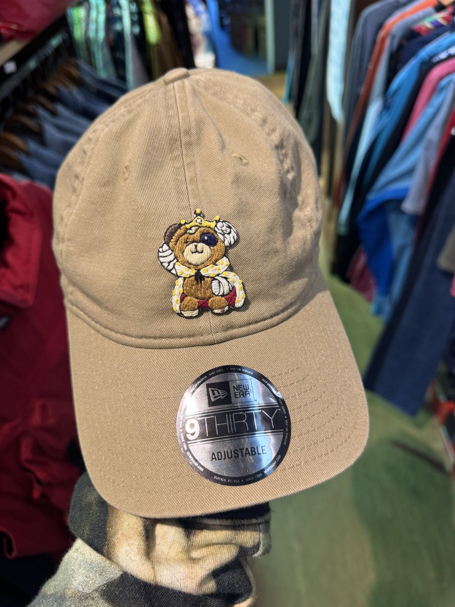 mirage029's tweet image. Today's 👕👟🧢

✋死柄木弔セットアップ👐
#supreme #undercover 
🦆エアマックスDN🦆
#nike 
👑キングボコ👑
↑作ってもらった🪡
#newera
