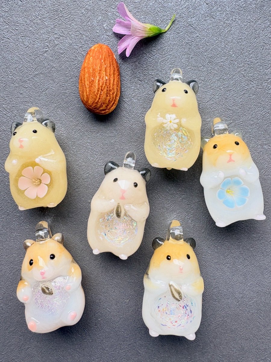 AzusaGlass's tweet photo. クリエーターズマーケットvol54に向けて
小動物たちハムスター🐿️
ハムスター結構難しい

今年はGWの開催ですが
どうなるんでしょうか🫢楽しみです！ https://t.co/AagQmzuBWO