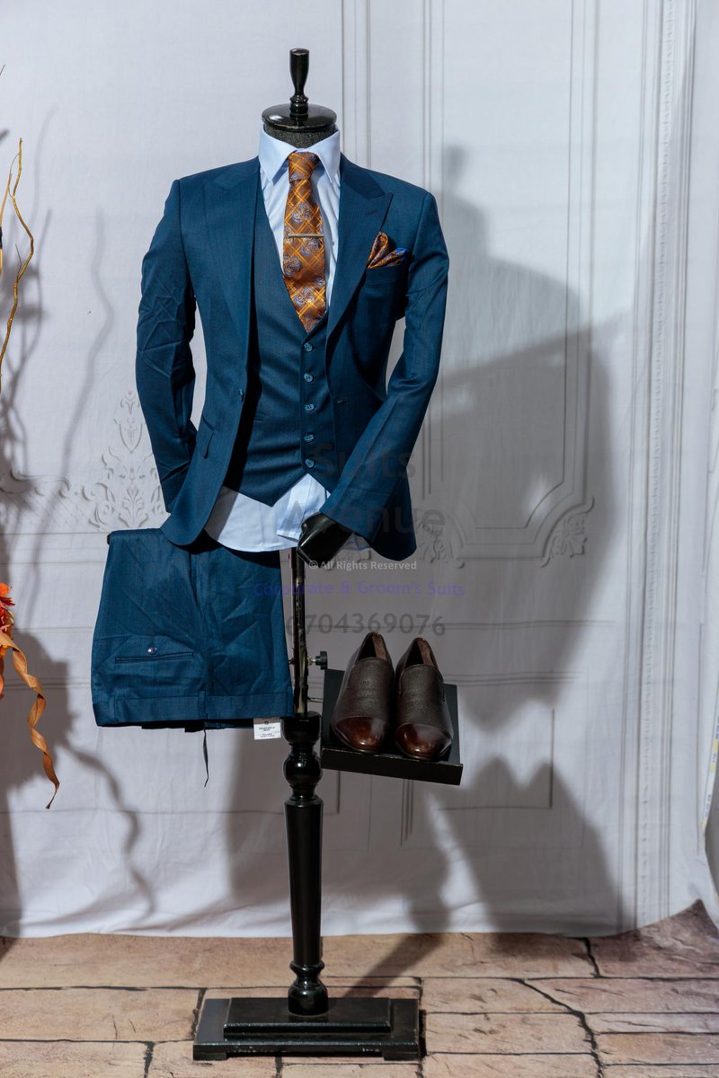 AvenueSuits's tweet image. Midnight-blue wool-blend with half-lining keeps you cool at a Kampala wedding; show 1cm of cuff and a silk square for quiet polish.  #SuitsAvenue #MensStyle #Kampala #Confidence #Drive Visit Suits Avenue, Insurance House, Kampala, or DM to reserve your size.