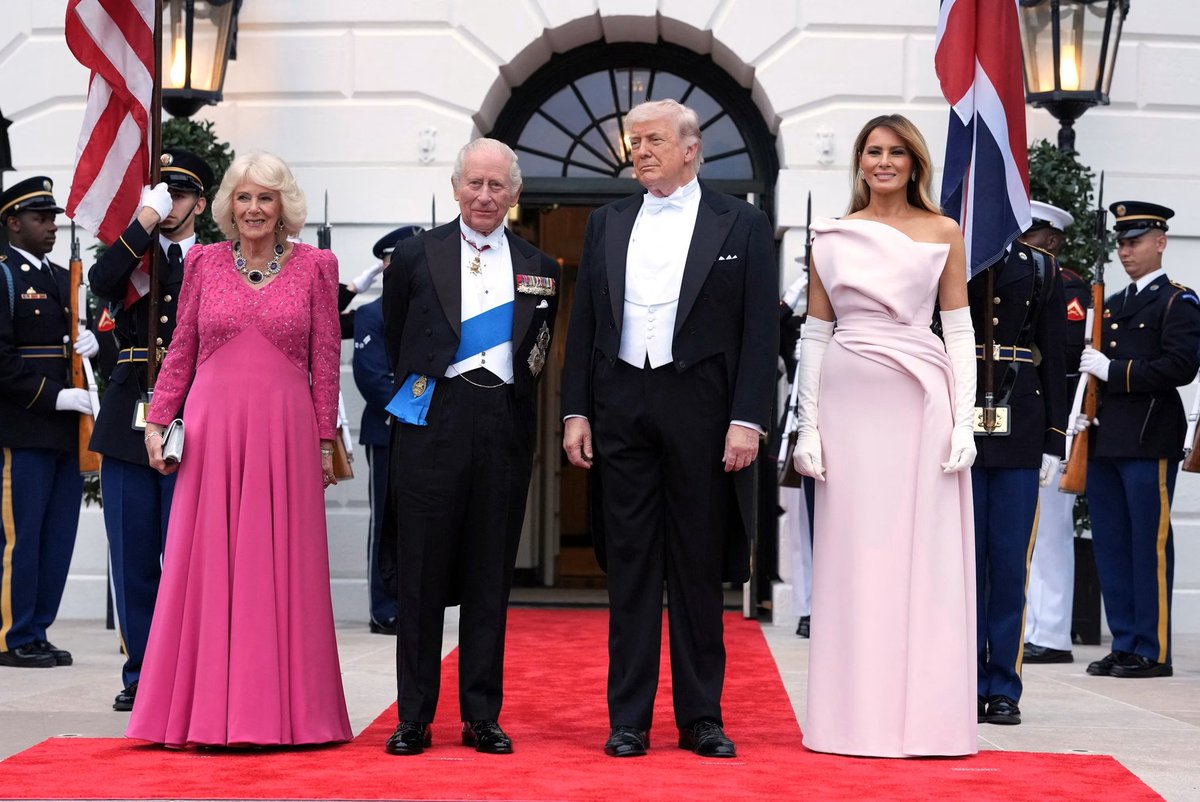 rwthofficial's tweet image. 🇬🇧🇺🇲
#UK’s King Charles III and Queen Camilla attended a state dinner hosted by #USA’s President Donald Trump @POTUS and his wife Melania Trump @FLOTUS on their State Visit at the White House in Washington, D.C.

📸 PA, Getty #KingCharlesIII #CharlesIII #QueenCamilla