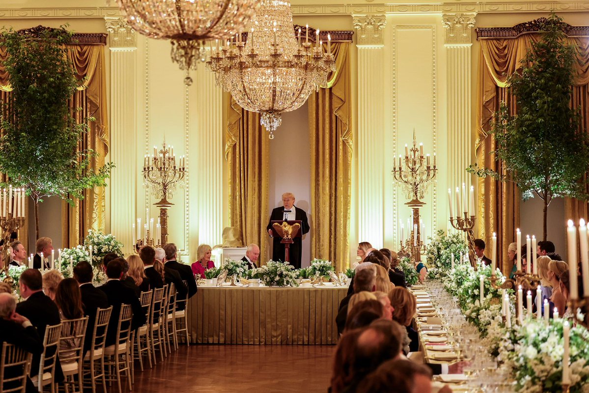 rwthofficial's tweet image. 🇬🇧🇺🇲
#UK’s King Charles III and Queen Camilla attended a state dinner hosted by #USA’s President Donald Trump @POTUS and his wife Melania Trump @FLOTUS on their State Visit at the White House in Washington, D.C.

📸 PA, Getty #KingCharlesIII #CharlesIII #QueenCamilla