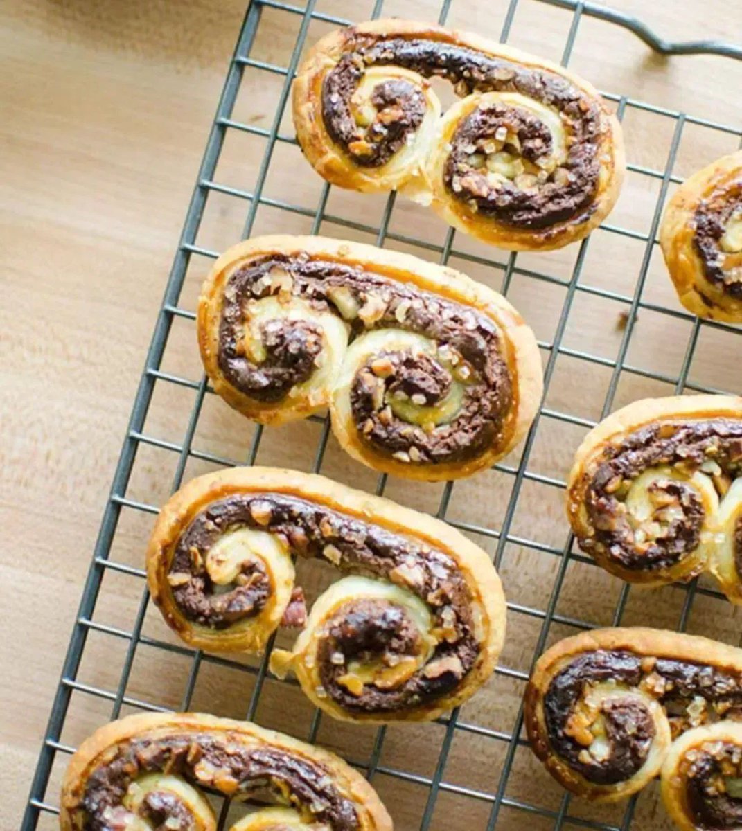 Living_Lou's tweet image. Puff pastry palmiers - GORGEOUS treat! 

Easy to make with frozen puff pastry - here’s the recipe.

RECIPE: buff.ly/2F5bY5P
#ad #dessert