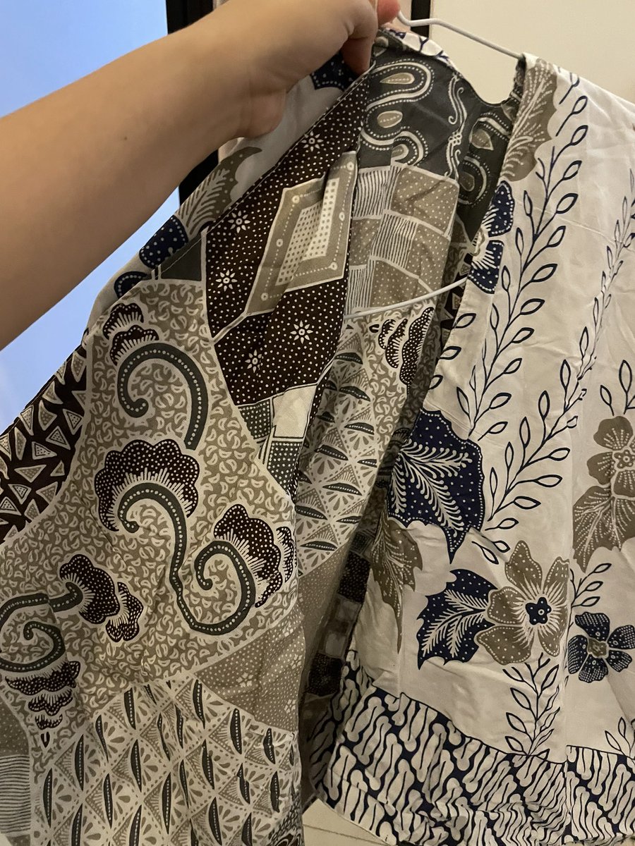 do0_Nct0's tweet photo. @unicefess aku ada outer batik kak, bisa dibolak balik motifnya dan ini masih baru https://t.co/rrJUDQxiH1