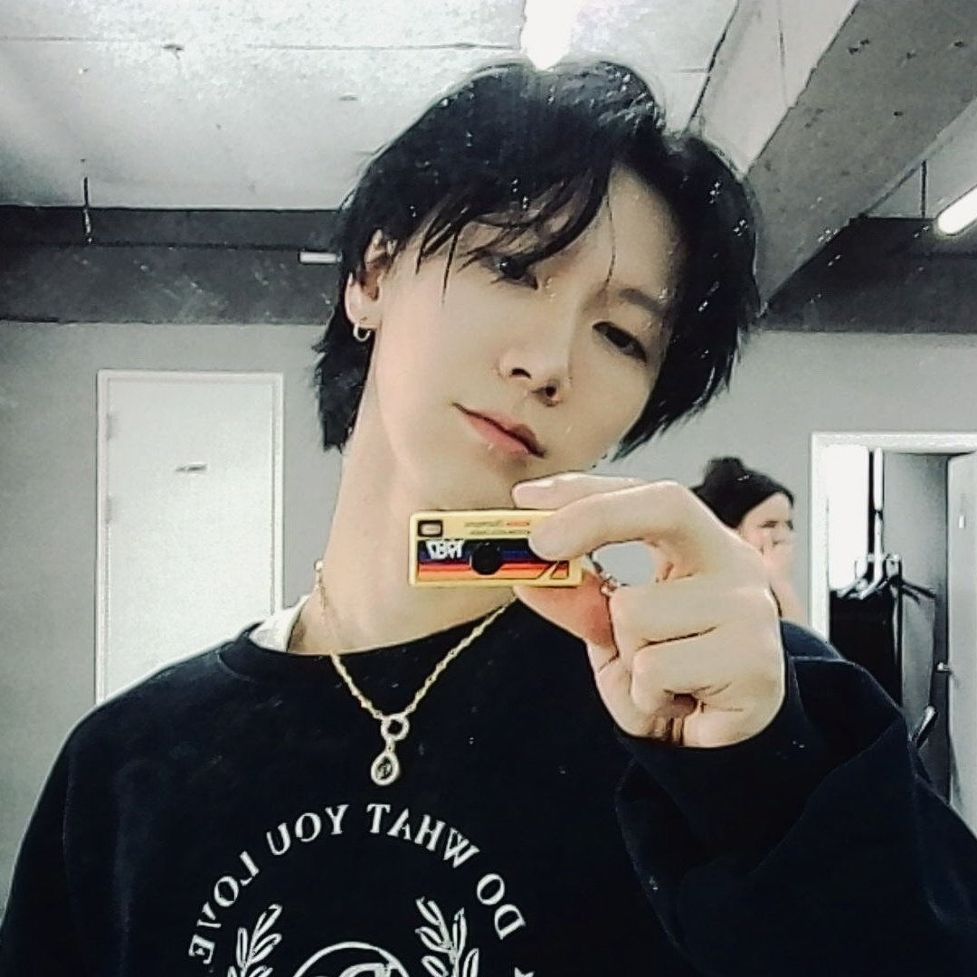 𖹭¹⁴²⁷ tweet media