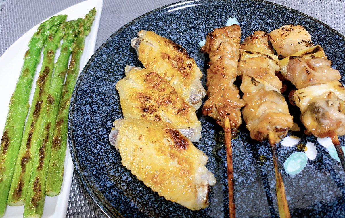 お酒のおつまみみたいなお昼ご飯
旬のアスパラまじで美味しいよ！
#飯テロ
#おうちごはん