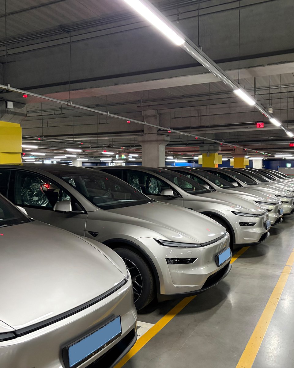 TeslaTracker tweet media