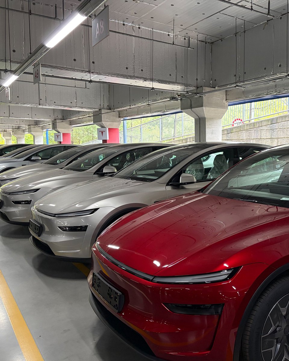 TeslaTracker tweet media