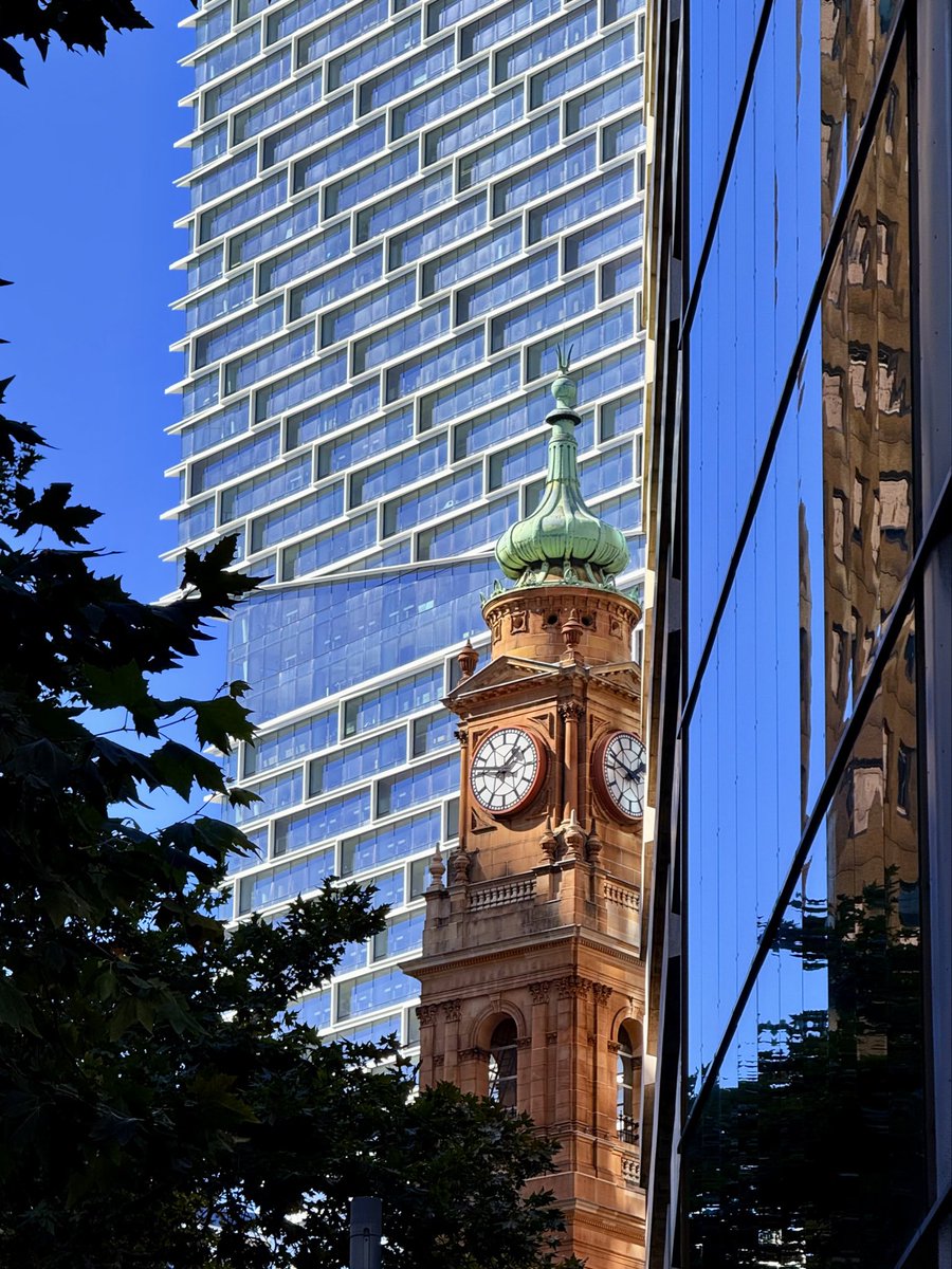 Steveontour2's tweet image. A #Sydney street scene for #WindowsOnWednesday #Australia.