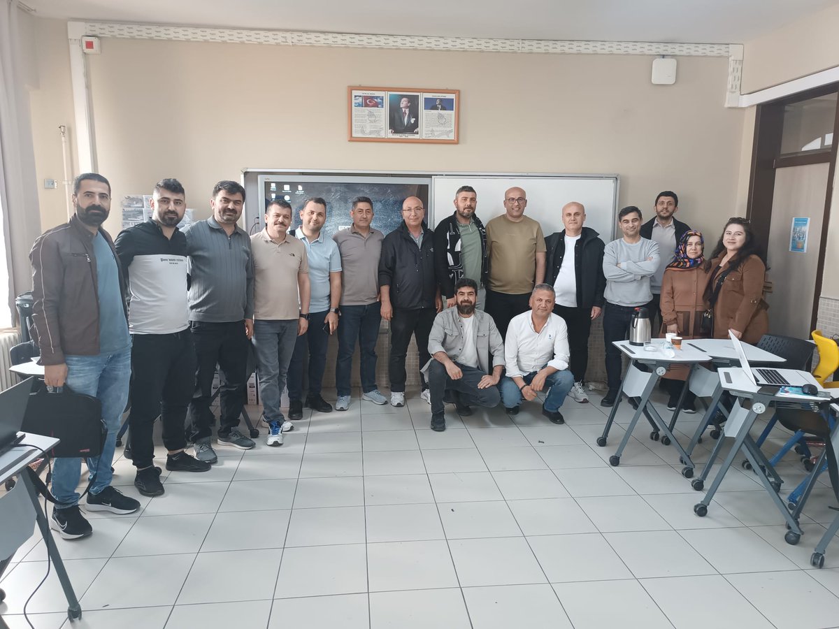 Coğrafya eğitiminde teknoloji rüzgarı esmeye devam ediyor! ​Eğitim zincirimize son halkalar olarak Çanakkale, Hatay, Konya illerimizi de ekledik. Süreçleri başarıyla tamamlayan tüm öğretmenlerimizi tebrik ediyoruz.
​<a href="/tcmeb/">Millî Eğitim Bakanlığı</a> <a href="/Yusuf__Tekin/">Yusuf Tekin</a> <a href="/farukyelkenci/">Ömer Faruk Yelkenci</a> <a href="/BilgenKerkez/">Dr. Bilgen KERKEZ🇹🇷</a> <a href="/dilekciufuk/">Dr. Ufuk DİLEKÇİ 🇹🇷</a>