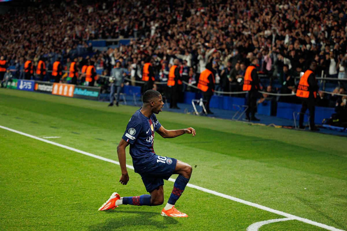 _BeFootball's tweet photo. 𝗖’𝗘𝗦𝗧 𝗜𝗡𝗖𝗥𝗢𝗬𝗔𝗕𝗟𝗘 𝗖𝗘 𝗤𝗨’𝗘́𝗖𝗥𝗜𝗧 @lequipe 𝗦𝗨𝗥 𝗗𝗘𝗠𝗕𝗘𝗟𝗘 🇫🇷… Quel hommage ! ❤️💙🤩

« Il faudra se souvenir de la gestion des staffs parisiens en 2026. 𝗟𝗮 𝗺𝗮𝗻𝗶𝗲̀𝗿𝗲 𝗱𝗼𝗻𝘁 𝗶𝗹𝘀 𝗼𝗻𝘁 𝗿𝗲𝗺𝗶𝘀 𝗲𝗻 𝘀𝗲𝗹𝗹𝗲 𝗗𝗲𝗺𝗯𝗲́𝗹𝗲́ 𝗲𝘀𝘁 𝗮̀ 𝗺𝗼𝗻𝘁𝗿𝗲𝗿 𝗱𝗮𝗻𝘀 𝗹𝗲𝘀 𝗲́𝗰𝗼𝗹𝗲𝘀 𝗱𝗲 𝗽𝗿𝗲́𝗽𝗮𝗿𝗮𝘁𝗶𝗼𝗻 𝗽𝗵𝘆𝘀𝗶𝗾𝘂𝗲. 

Sa campagne de Ligue des champions ressemble à un 𝗣𝗘𝗧𝗜𝗧 𝗖𝗛𝗘𝗙-𝗗’𝗢𝗘𝗨𝗩𝗥𝗘. 🤌🍿 

𝗦𝗶𝗻𝗰𝗲̀𝗿𝗲𝗺𝗲𝗻𝘁, 𝗾𝘂𝗲𝗹𝗹𝗲 𝘀𝘁𝗮𝗿 𝗼𝗳𝗳𝗲𝗻𝘀𝗶𝘃𝗲 𝗮𝘂𝗿𝗮𝗶𝘁 𝗮𝗰𝗰𝗲𝗽𝘁𝗲́ 𝗵𝗶𝗲𝗿 𝗱𝗲 𝗳𝗮𝗶𝗿𝗲 𝘂𝗻 𝗺𝗮𝗿𝗾𝘂𝗮𝗴𝗲 𝗶𝗻𝗱𝗶𝘃𝗶𝗱𝘂𝗲𝗹 𝘀𝘂𝗿 𝘂𝗻 𝗺𝗶𝗹𝗶𝗲𝘂 𝗱𝗲́𝗳𝗲𝗻𝘀𝗶𝗳 – Aleksandar Pavlovic 🇩🇪 – en demi-finales aller de Ligue des champions  ? 🤷‍♂️ 

Au hasard, les stars du Barça ou du Real Madrid  ? On a comme un doute… 👀😶‍🌫️ (…)

Dans son groupe WhatsApp avec Kylian Mbappé 🇫🇷 et quelques autres Bleus, 𝗶𝗹 𝗽𝗼𝘂𝗿𝗿𝗮 𝗹𝘂𝗶 𝗲𝗻𝘃𝗼𝘆𝗲𝗿 𝗹𝗮 𝘃𝗶𝗱𝗲́𝗼 𝗱𝘂 𝟱𝗲 𝗯𝘂𝘁 (𝟱𝟴𝗲), 𝗹𝗲 𝗴𝗲𝘀𝘁𝗲 𝘀𝗶𝗴𝗻𝗮𝘁𝘂𝗿𝗲 𝗱𝘂 𝗠𝗮𝗱𝗿𝗶𝗹𝗲̀𝗻e.

Ce n’était pas un Dembélé fantasque, dribbleur que l’on a vu hier, c’était un Dembélé clinique, froid, létal. »