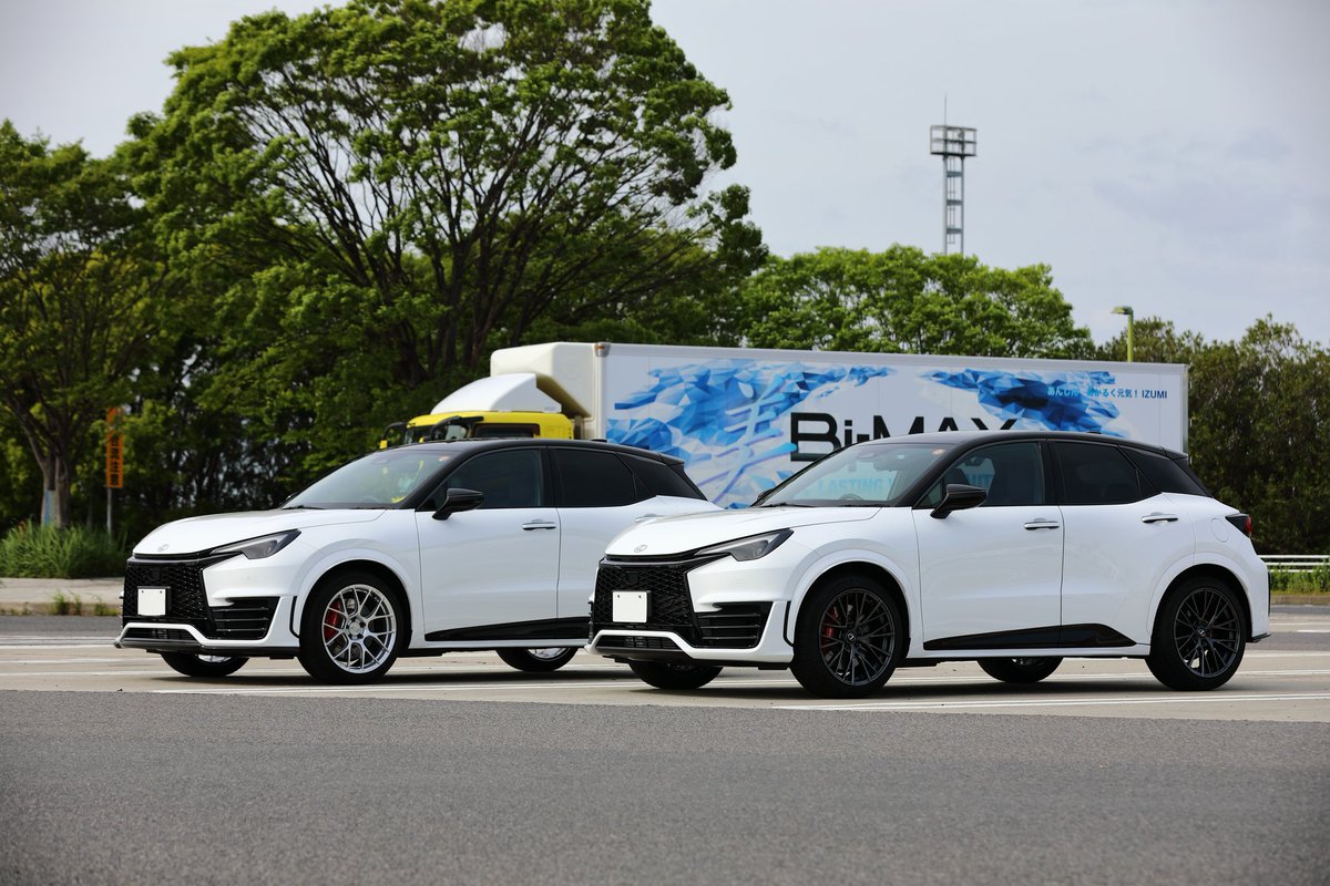 BxU8v6K4ZynZ1RB's tweet photo. この前はディーラーで並べただけだったので、しっかり撮れませんでしたが今回はバッチリと📸
もっと複数台並べて撮りたい。
#LEXUS
#LBX
#morizo
#BBS
#rev7
#revel
#novel https://t.co/MundN7p0an