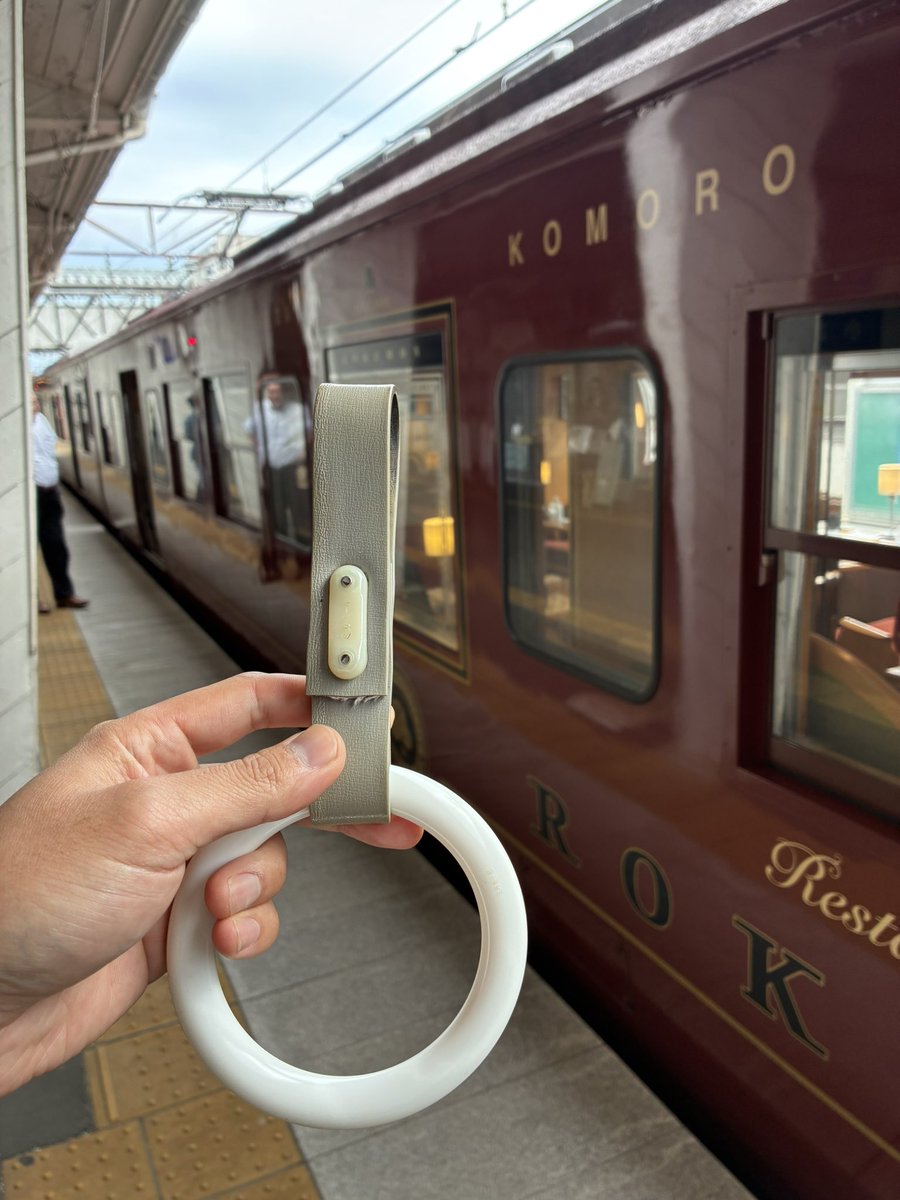 しなの鉄道の小諸駅に来ていますが、115系のつり革が販売されていた