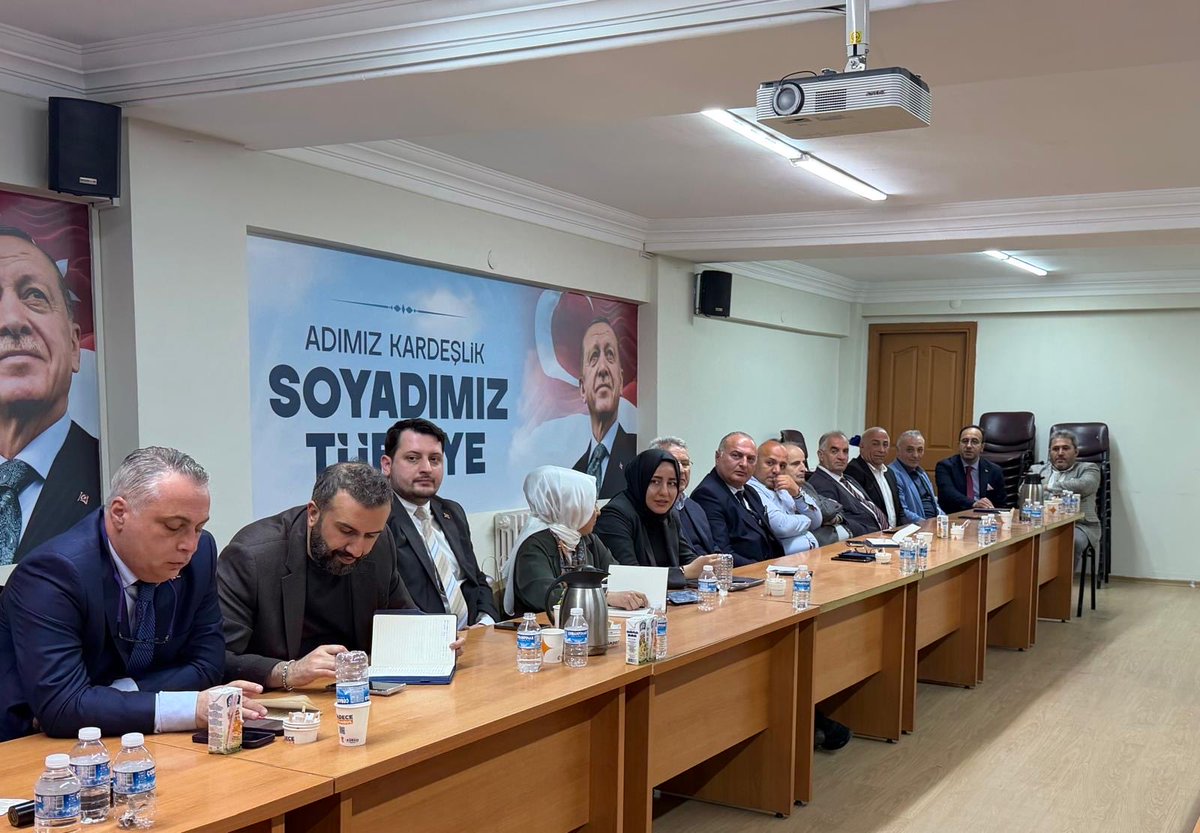 akkadikoy's tweet photo. Yönetim Kurulu Toplantımızı; İl Yönetim Kurulu Üyesi Sayın İlayda Zeynep Bülbül’ün katılımlarıyla gerçekleştirdik. 

@orhan_kahya 
@akpartiistanbul 
@abdullahozdemir 
@mehmetsahinbsk 
@izeynepbulbul 
@akkadinkadikoy 
@akgenc_kadikoy https://t.co/rtrvqEIiMS