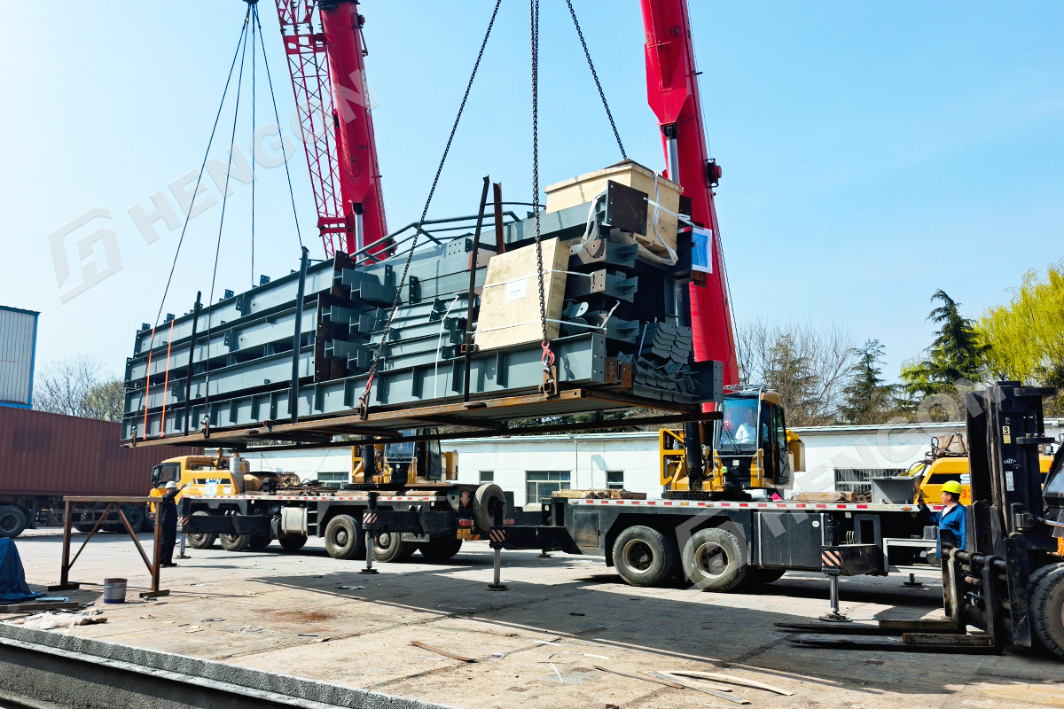PEBfactory's tweet image. 🚚 Loading Out! Steel Warehouse On The Way
🏗️ Big steel warehouse components rolling out from our factory
🌍 Next stop: your construction site
📩 consultant8@hglsgroup.com
🌐 pebbuildingstructure.com
#SteelStructure #Warehouse #Loading #PrefabBuilding #GlobalProjects  #Hengon