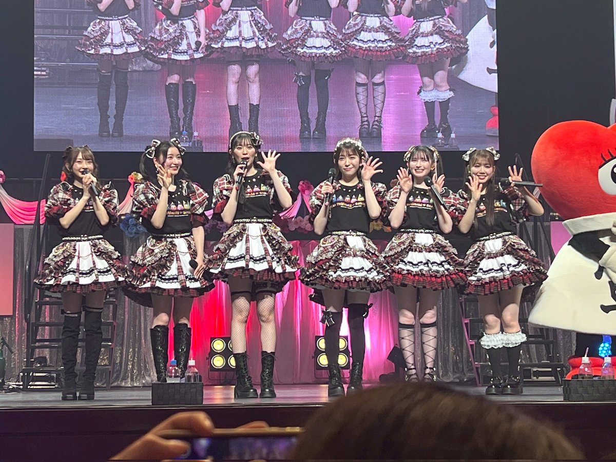 piyo_7812's tweet photo. 初めてとき宣のライブに行ってから今日で1年経ちました！
初めてのライブは前から4列目の真ん中という神席でした✨
この1年でまさか5回もライブに足を運ぶ事になるとは思ってませんでした😂
周りに宣伝部員さん全然いないので仲良くしてください😌

＃宣伝部員さんと繋がりたい https://t.co/3xsGEnLLHM