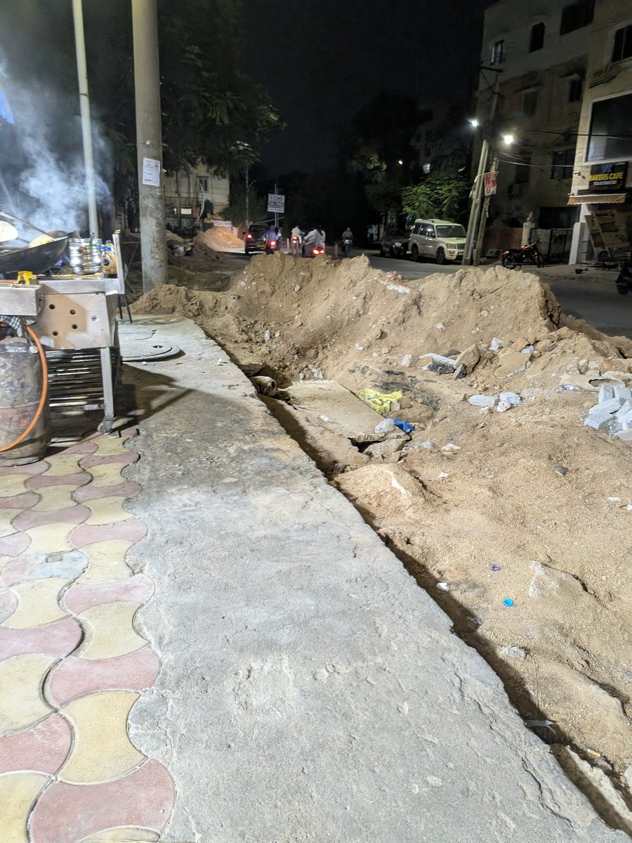 iamvamshee's tweet photo. @GHMCOnline @HMWSSBOnline @revanth_anumula @TelanganaCMO  water pipeline digging is done on road two weeks back(April 16th)  and its still not closed. Causing problem to commuters.. Baghlingampally main road, opp to Ambedkar College road. Can we close this asap... https://t.co/mWpZaKDz00