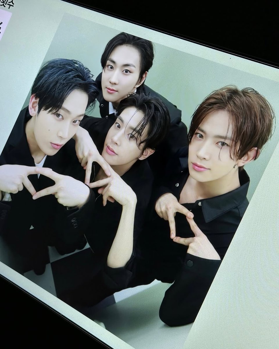 라라 | JAYpril tweet media