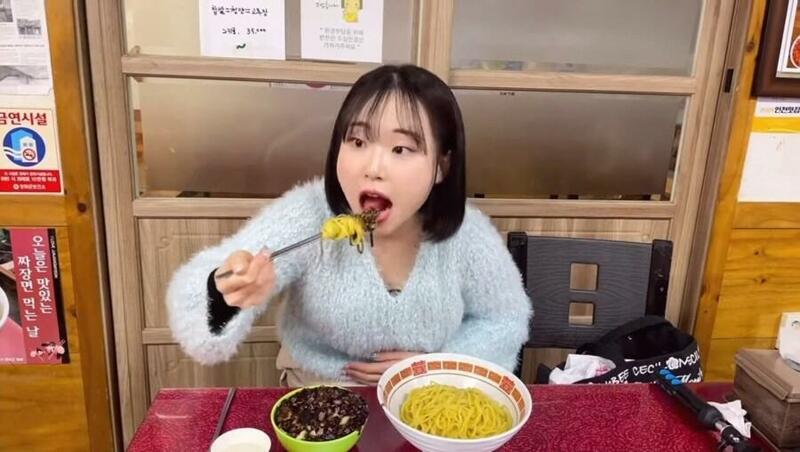 방구석 tweet media