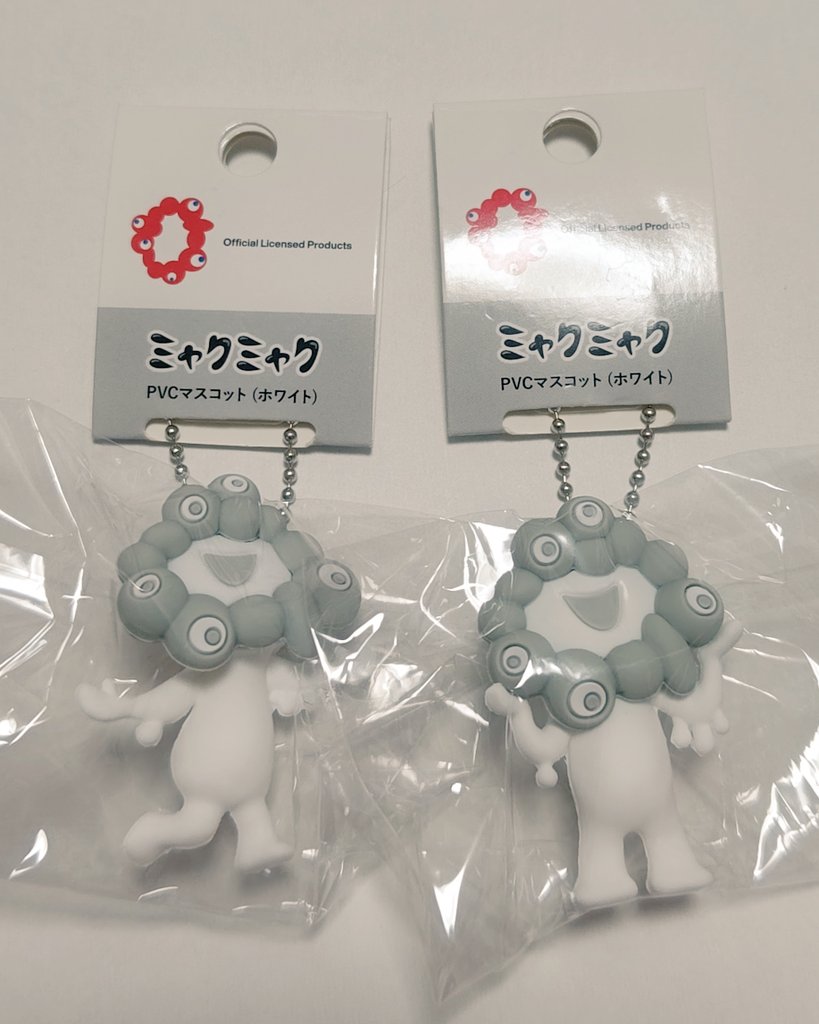 白ミャクミャクともやっと出会えたぁ🤍白くてかわいい(何
あと白ミャクさま2種類で合ってる？？他のポーズもありそう…