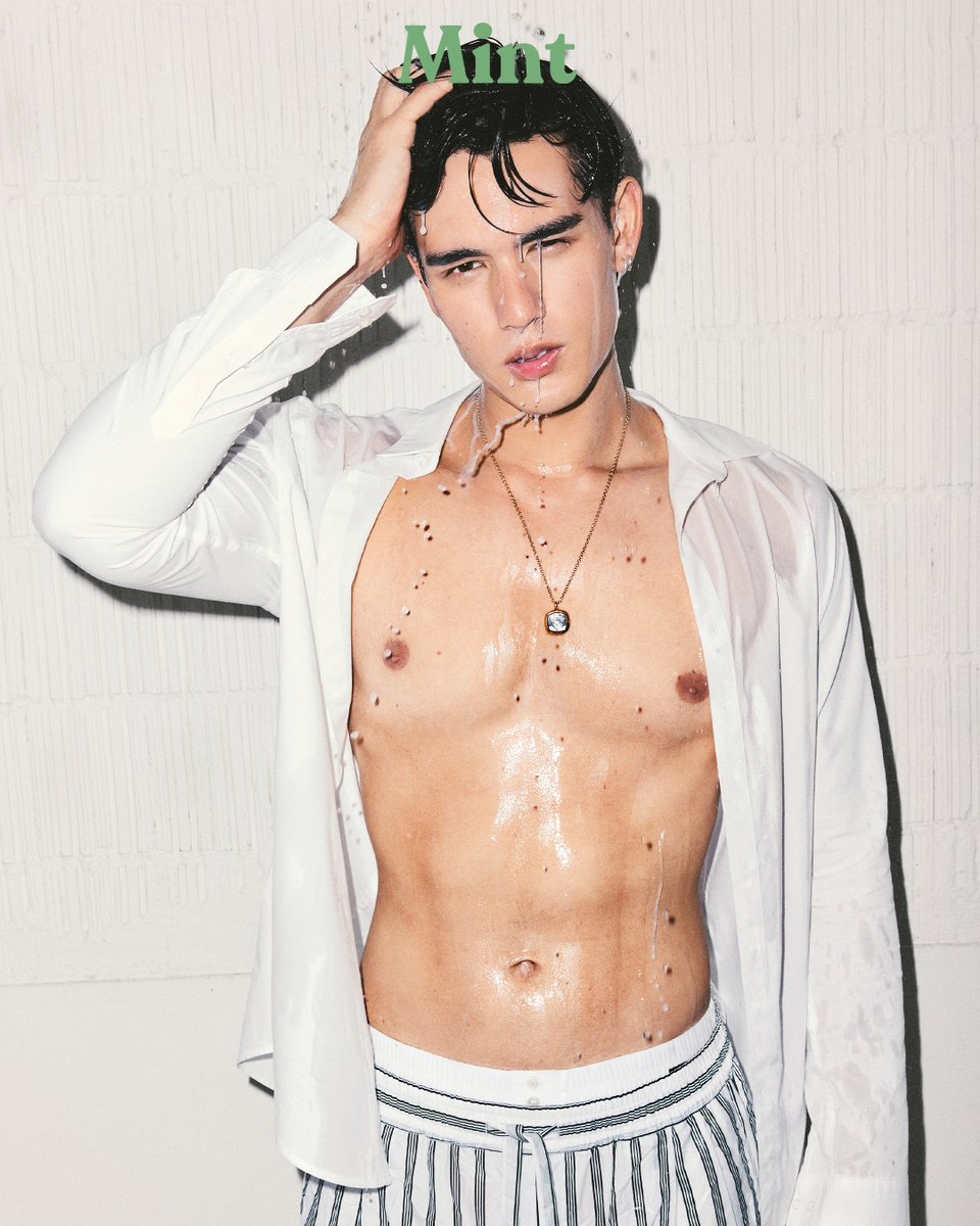 mintmag_th's tweet photo. ทั้งฮอต ทั้งแฟฯ! หนุ่ม #เทศน์ไมรอน ส่งเสน่ห์ความร้อนแรงผ่านหุ่นสุดฮอตบน #MintSixPack ใน #MintVol33 ฉบับใหม่ พร้อมพูดคุยถึงการออกกำลังกาย และยังชื่นชอบการว่ายน้ำ และกีฬารุ่นใหม่อย่าง Hyrox 💚

📸 ชมภาพ https://t.co/sy4VhawAwJ

🛒 อ่านบทสัมภาษณ์ฉบับเต็มของ ‘เทศน์’ ที่ #MintVol33 เป็นเจ้าของได้แล้ววันนี้ทาง >> https://t.co/UFSRNhaI4i

#TateMyronxMintSixPack
#TateMyron
#MintMagTH