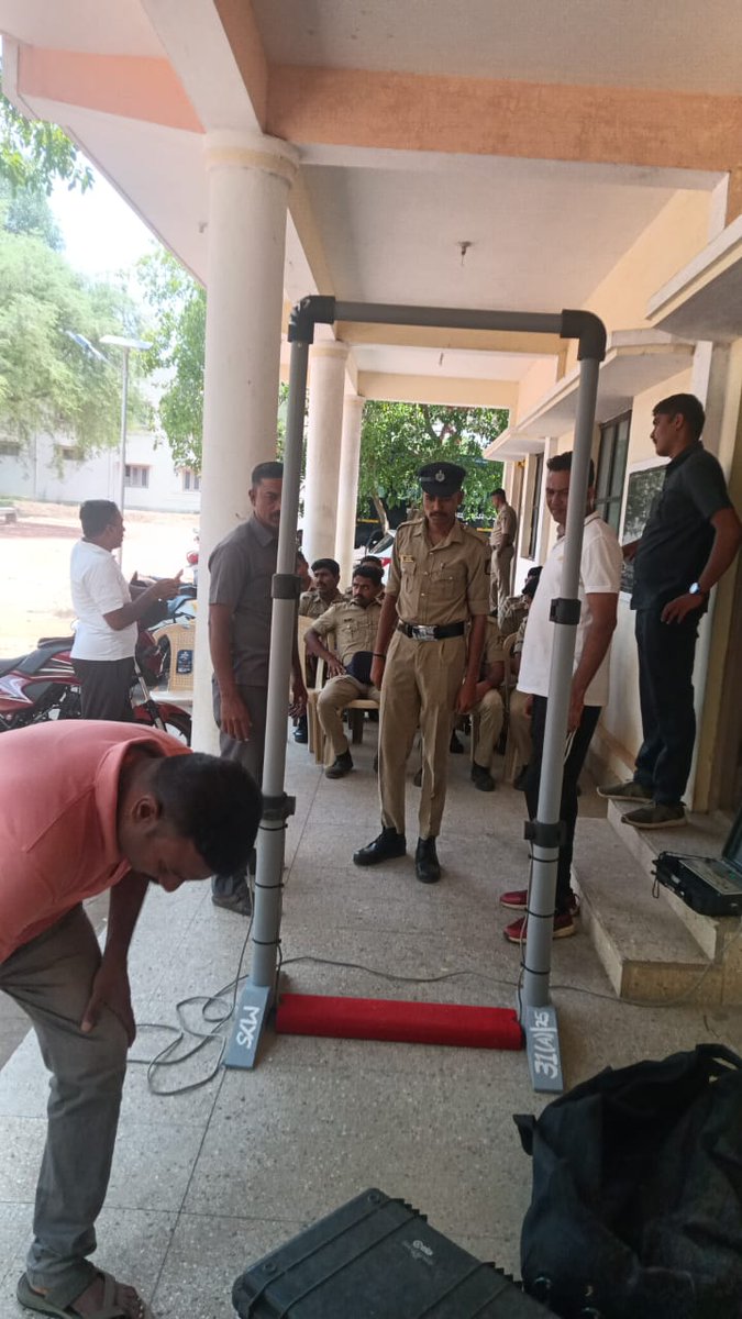 SPmysuru's tweet image. ಇಂದು ಜಿಲ್ಲಾ ಸಶಸ್ತ್ರ ಮೀಸಲು ಪಡೆ ಘಟಕದಲ್ಲಿ ಬಾಂಬ್ ನಿಷ್ಕ್ರಿಯ ದಳದಿಂದ ಅಧಿಕಾರಿ ಮತ್ತು ಸಿಬ್ಬಂದಿಯವರಿಗೆ ತರಬೇತಿ ನೀಡಲಾಯಿತು.

#ASCTeam #mysuru