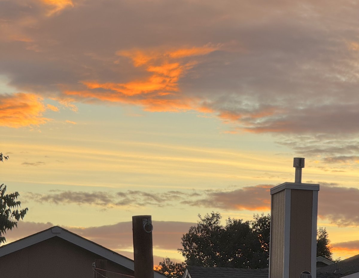 jonimarielew's tweet image. #Sunset #Nevada #Desert #Sky #Clouds #colors #beautiful