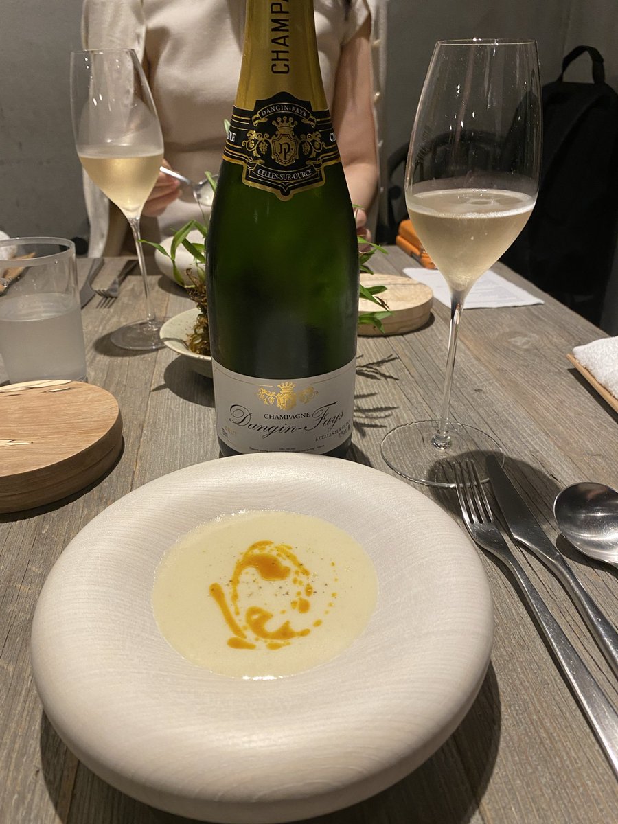 manon4649's tweet photo. 今日もワイン飲んでる鬼だね https://t.co/42nfrv9ZvK