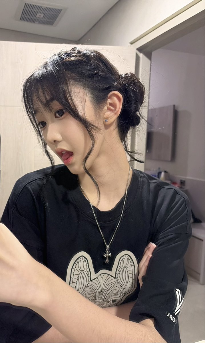 #RabOline baru sadar blm pake lippie trs dah foto 😔😔