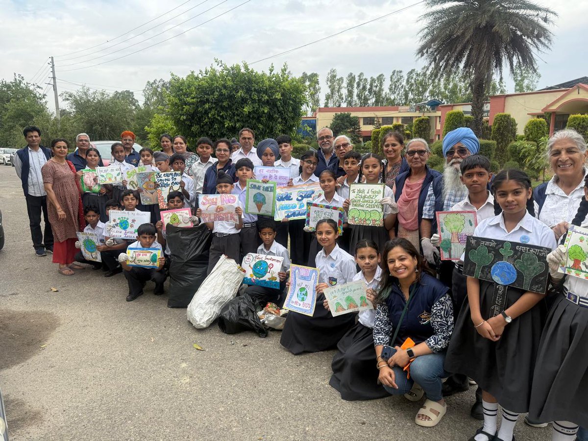 MeraPatiala_MHS's tweet image. Tuesday, 28 April - #CatchThemYoungAwarenessDrive at Police DAV Public School, Nabha Road included interactive talks and activities

KEY LEARNINGS :
4-bin segregation rule

‘Refuse Plastic’ mantra &amp;amp; 
practical alternatives 

Learning  By Doing through campus #CleanlinessDrive