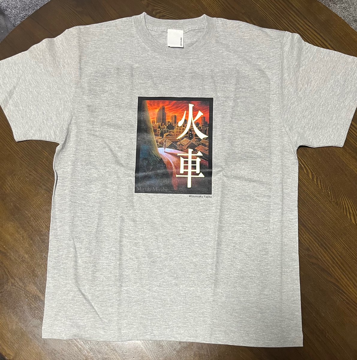 Shinsakuron's tweet photo. 確かに海外の人が見たら和製メタル系バンドのTシャツに見えるのかも・・。 https://t.co/MKWxgiHIV4