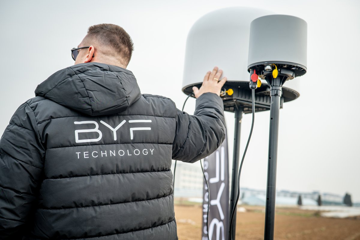 BYFtech's tweet image. 🔇 Pasywny ≠ słaby. W detekcji dronów to przewaga.

✅ Niewidoczny dla operatora drona 
✅ Zero zakłóceń GPS/SCADA/łączności 
✅ Brak wymogów UKE 
✅ Legalny - zagłuszanie w PL nielegalne dla sektora cywilnego

Pasywność to świadomy wybór projektowy.
#C_UAS #SecurityTech