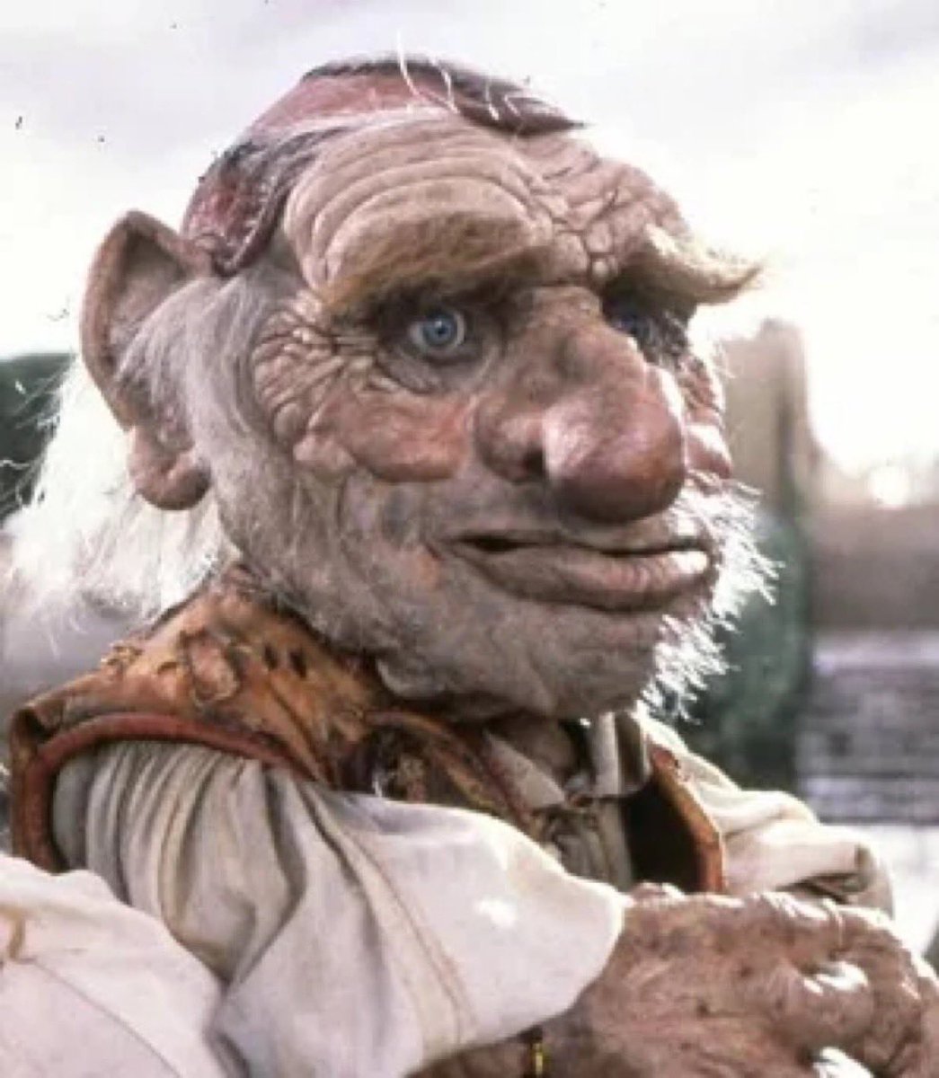 Leonarda Jonie tweet media