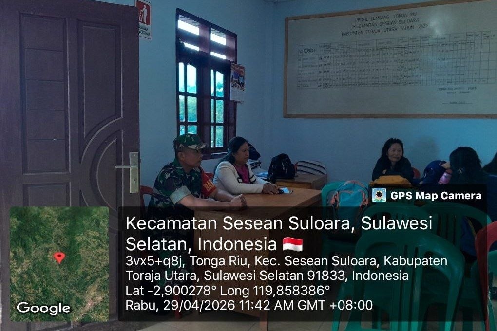 Kodim_Tator's tweet image. Babinsa Koramil 1414-04/Sesean Sertu Marten Sapan melaksanakan kegiatan pemantauan wilayah dilanjutkan komsos bersama masyarakat binaan di Dusun Londong Biang Lembang/Desa Tongariu Kec. Sesean Suloara Kab. Toraja Utara.
Rabu, 29/04/2026

#tniad
#TNIindonesia
#tetapsemangat