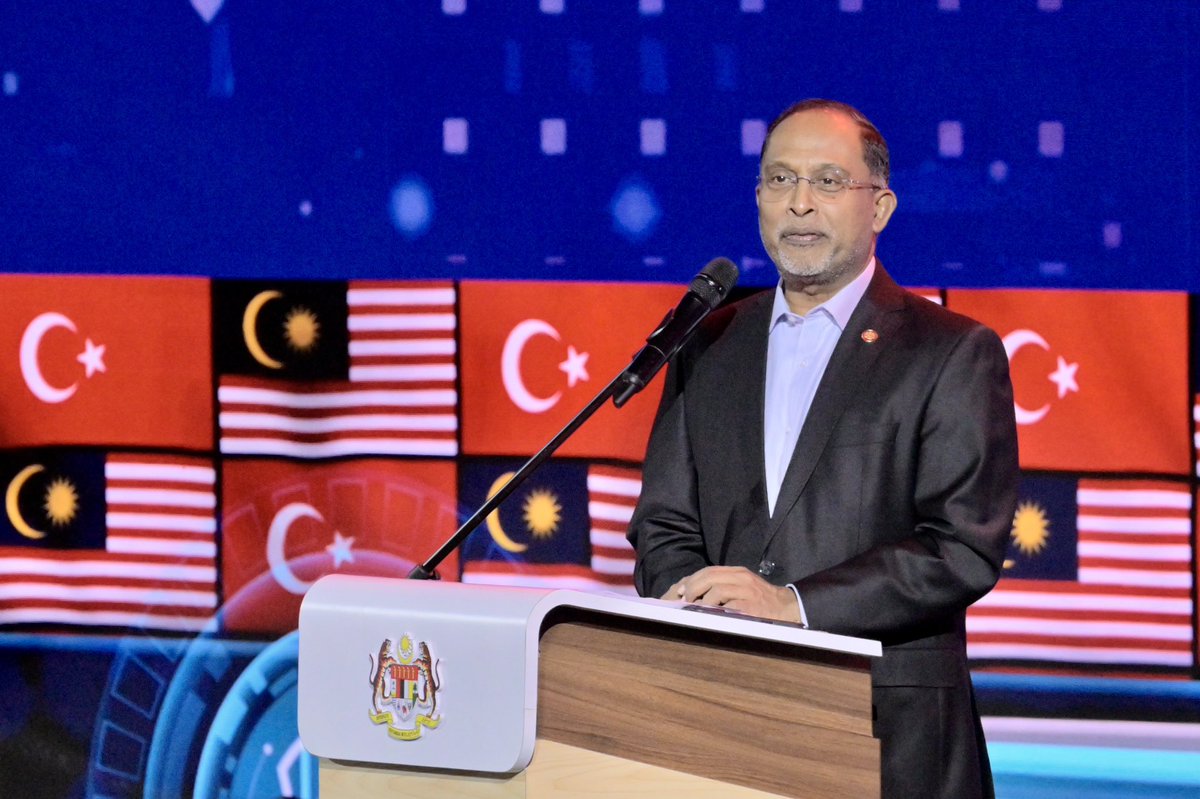 MOHEOfficial's tweet photo. FORUM PENDIDIKAN TINGGI MALAYSIA-TURKIYE 2026 CETUS SINERGI BAHARU MERENTASI GEOPOLITIK GLOBAL DAN INOVASI DIGITAL

Baca lanjut: https://t.co/UQble0qdpG

@ZambryOfficial @AdamAdli 

#RancakkanMADANI
#MADANIbekerja
#MalaysiaMADANI https://t.co/p3RR5SNDoG