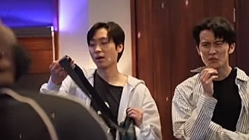 ReuTei's tweet photo. I'm really curious what this guy's (sorry, I forgot his name😭) role in Mark's new career is. They've been seen everywhere together. His co-writer? Commercial producer? His agent? Just there to keep him company and introduce him to key figures in the industry?😅 https://t.co/ErPoc2RiPL