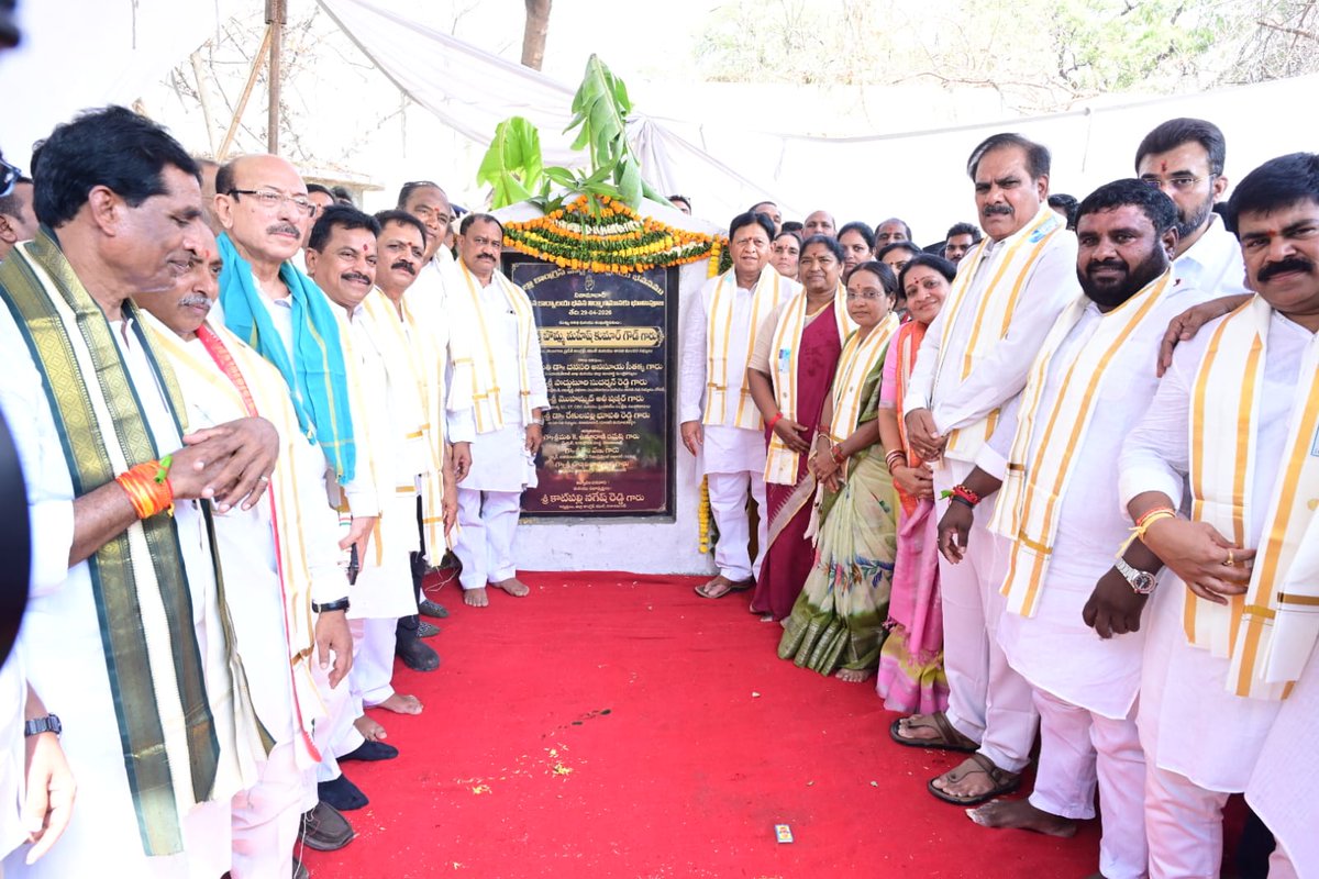 Congress4TS's tweet image. నిజామాబాద్ జిల్లా కేంద్రంలో...
కాంగ్రెస్ పార్టీ నూతన భవన నిర్మాణ పనులకు...

భూమి పూజ చేసిన మంత్రి సీతక్క, టీపీసీసీ అధ్యక్షులు ఎమ్మెల్సీ మహేష్ కుమార్ గౌడ్ 

పాల్గొన్న ప్రభుత్వ సలహాదారు షబ్బీర్ అలీ, సుదర్శన్ రెడ్డి, కార్పొరేషన్ చైర్మన్లు

#Congress #Telangana
