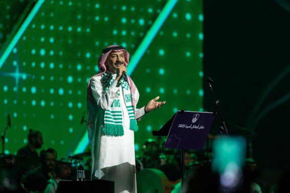 🚨🗣️ الفنان عبادي الجوهر:

"بدأت علاقة تشجيعي مع الأهلي في عام 1969، وحينها أقمت أول حفل غنائي لي احتفالًا بأحد البطولات تحت رعاية الأمير محمد العبدالله الفيصل." 🟢⚪️