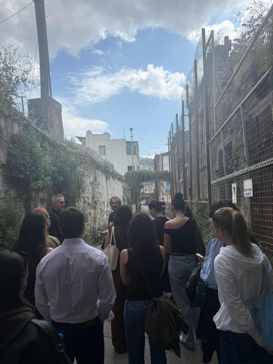 IEU_SBUI's tweet image. Moving beyond the classroom, students put theory into practice as they examined the layered histories of both İzmir and Türkiye through guided observation and field-based analysis. 

#politicaltheory #fieldwork #Jewishheritage #culturalheritage #toplumsalhafıza #kültürelmiras