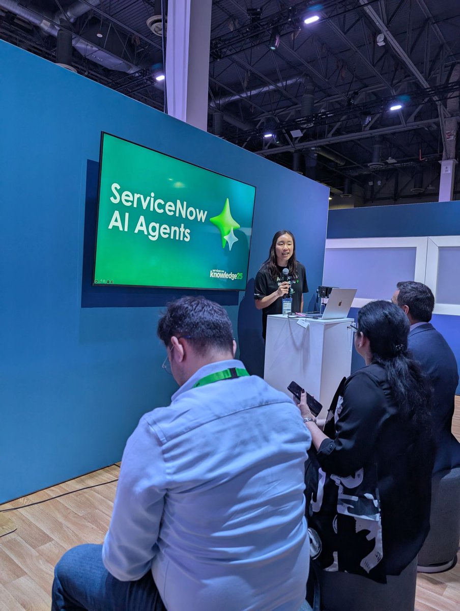 LinkingHumans's tweet photo. Throwing it back to the energy, ideas, and unforgettable moments from Knowledge 2025.
 
Now we’re getting ready to do it all again. 
 
Farrah and Dan will be attending Knowledge next week, and they are looking forward to another incredible few days with the ServiceNow community. https://t.co/FBlrweMalR