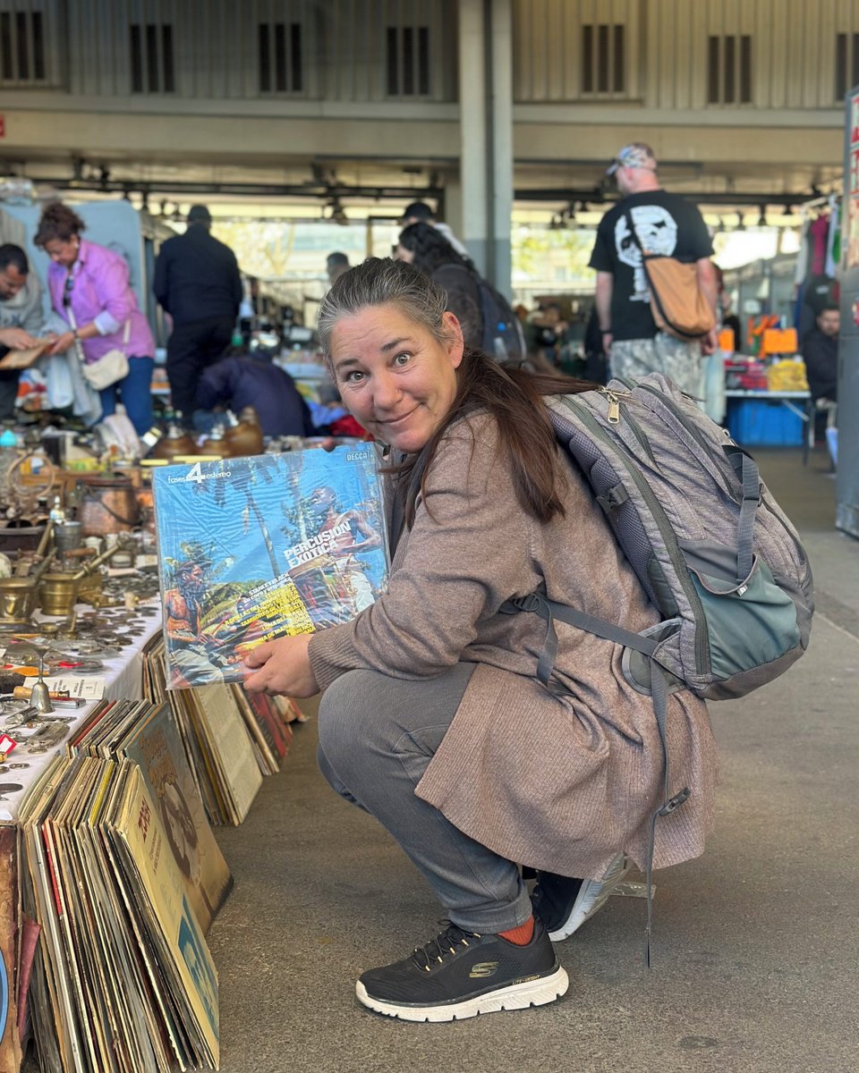 EncantsBCN's tweet photo. 😍 Avui coneixem la Paola, clienta habitual dels Encants des de fa 26 anys, des que va arribar de l’Uruguai a Barcelona.

✨ Per a ella, passejar pel mercat és trobar pau, descobrir tresors i històries úniques entre les parades.

@mercatsbcn https://t.co/fLAnQcISG9