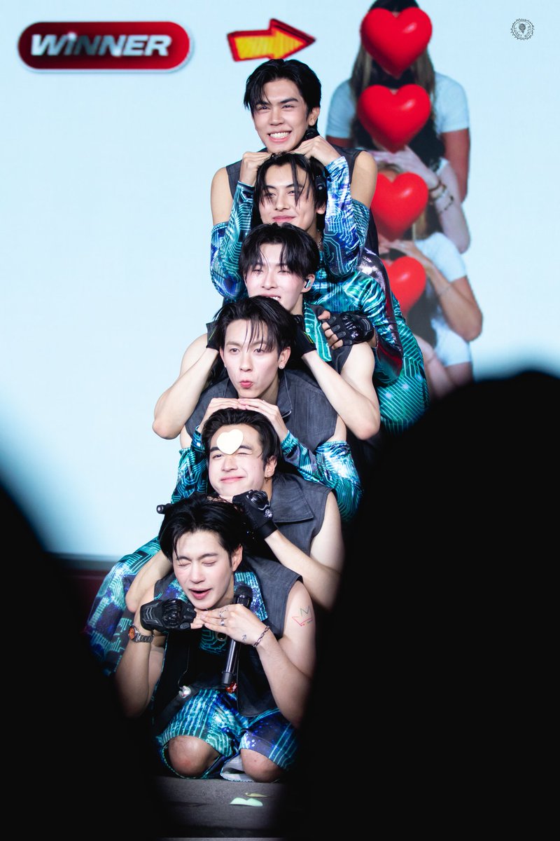 / 𝑠𝑢𝑛𝑛𝑦 𝑤𝑖𝑛𝑡𝑒𝑟 . (slow) tweet media